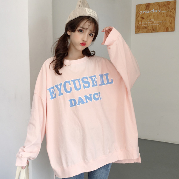 Γυναικεία σύγχρονη μπλούζα με έγχρωμη επιγραφή σε λευκό και ροζ χρώμα