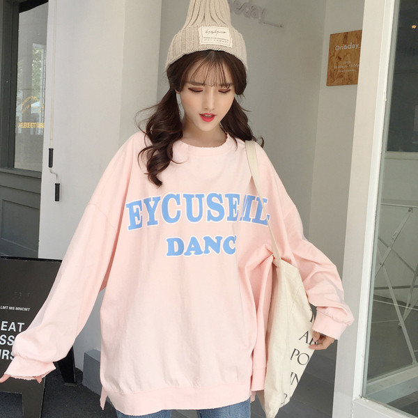 Γυναικεία σύγχρονη μπλούζα με έγχρωμη επιγραφή σε λευκό και ροζ χρώμα