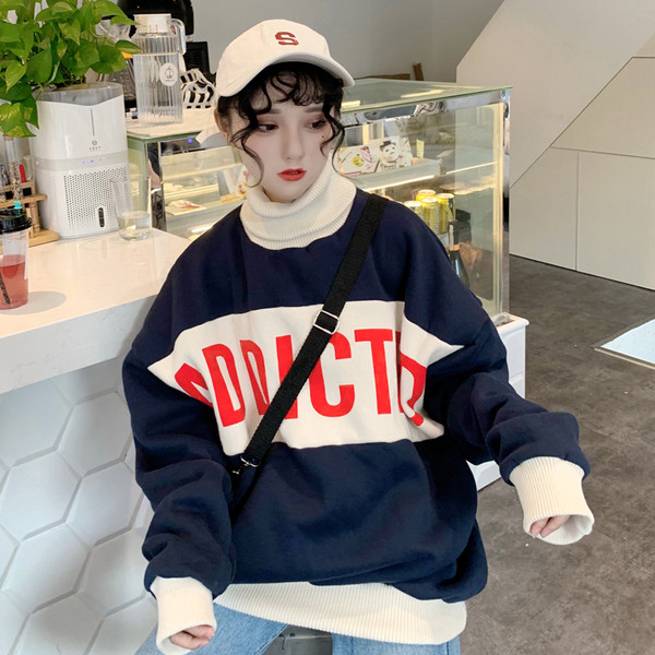 Γυναικεία μπλούζα με ψηλό γιακά και επιγραφή