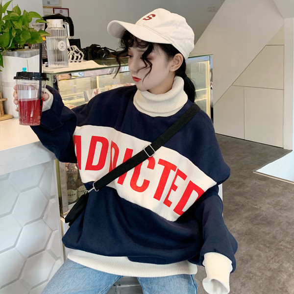 Γυναικεία μπλούζα με ψηλό γιακά και επιγραφή