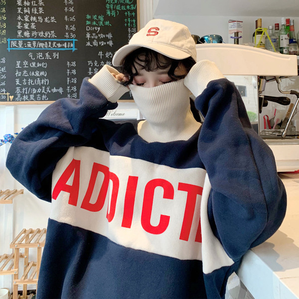 Γυναικεία μπλούζα με ψηλό γιακά και επιγραφή