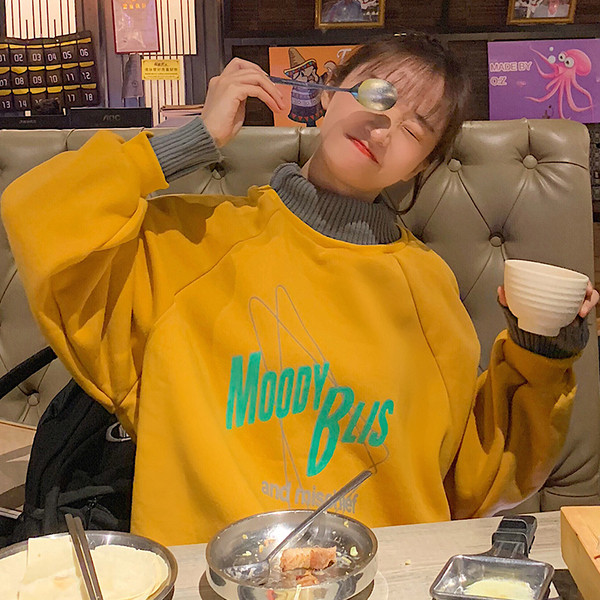 Γυναικεία casual μπλούζα με επιγραφή ευρύ και μακρύ μοντέλο