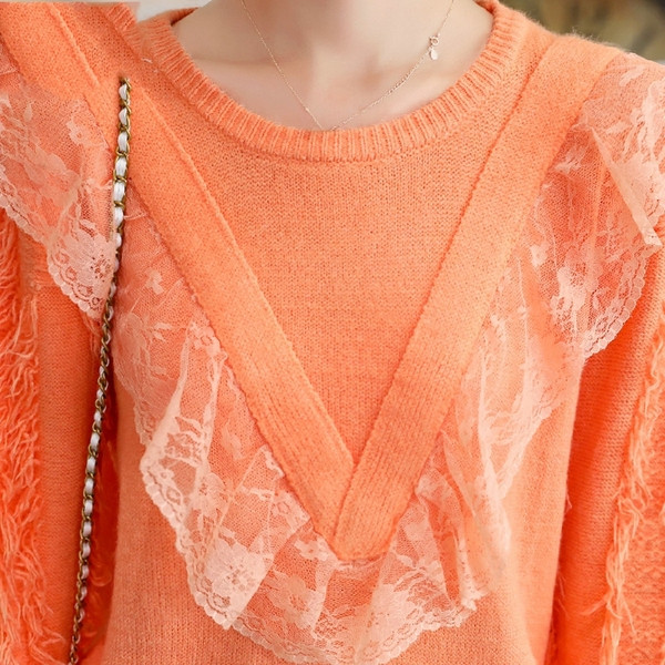 Καθημερινό γυναικείο πουλόβερ με ωοειδές ντεκολτέ και δαντέλα σε τρία χρώματα