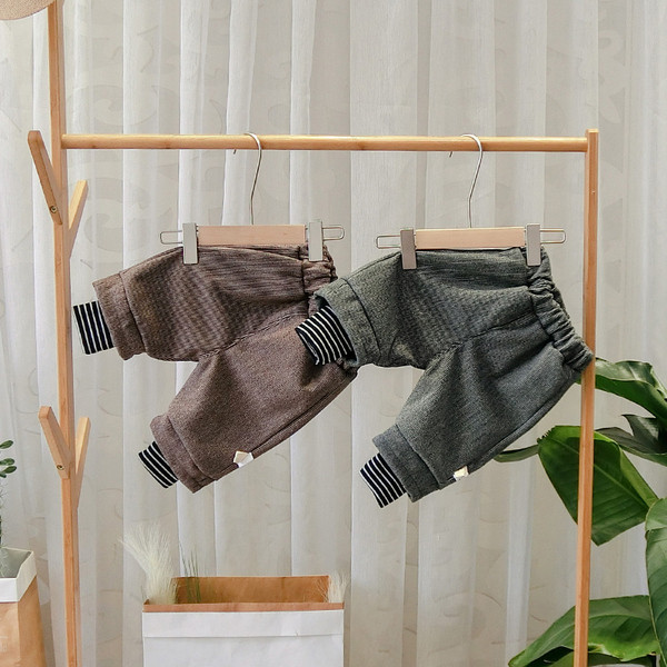 Alkalmi gyereknadrág fiúknak szürke és barna színben