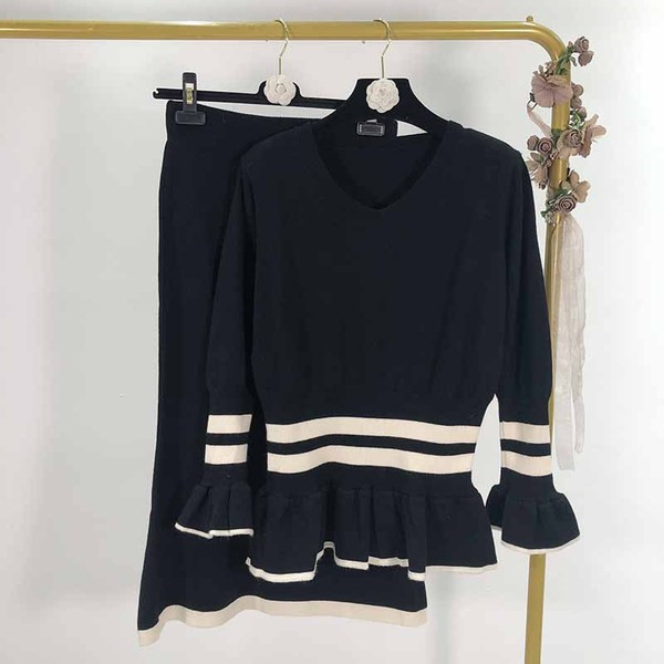 Set de bluză și fustă tricotat pentru femei în trei culori