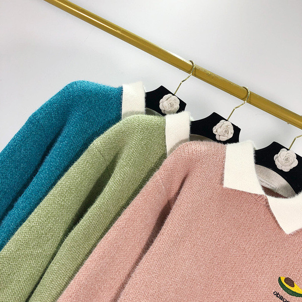 Női pehely pulóver gallérral, három színben