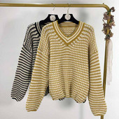 Női pulóver spitz nyakkivágással, fekete és sárga színben