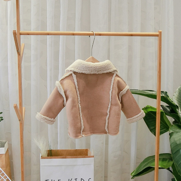 Új modell modern gyerek kabát fiúknak barna színben