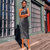 Rochie lungă de damă modernă cu guler înalt și umerii goi, în culoarea gri