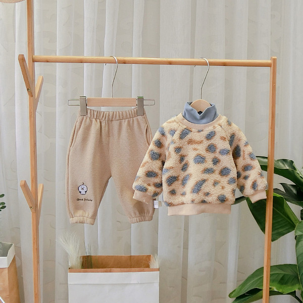 Νέο μοντέλο παιδικό πουλόβερ με ζωικό μοτίβο σε καφέ και μπεζ χρώμα