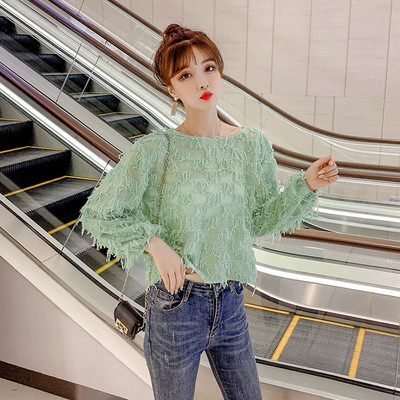 Bluză casual de damă cu decolteu oval și franjuri în verde și alb