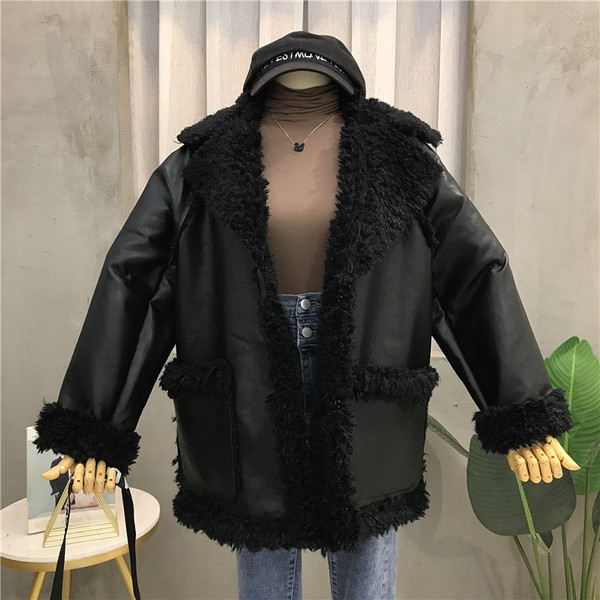 Modern női bőrkabát zsebekkel, három színben