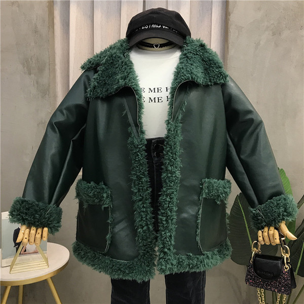 Modern női bőrkabát zsebekkel, három színben