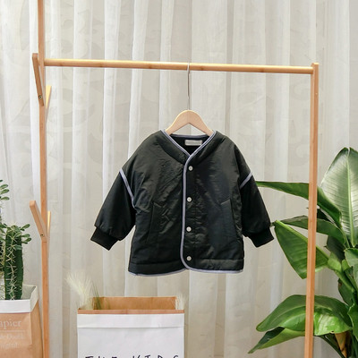 Modern gyerekkabát sárga, fekete és kék gombokkal