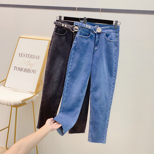 Μοντέρνα γυναικεία τζιν με ζώνη σε  μπλε και μαύρο χρώμα