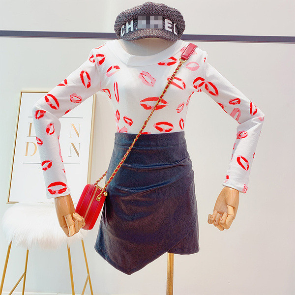 Μοντέρνα γυναικεία μπλούζα με στρογγυλη λαιμόκοψη σε δύο χρώματα