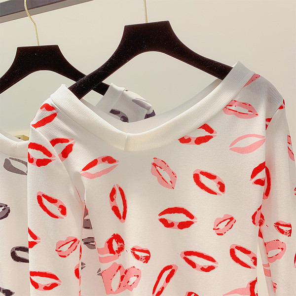 Μοντέρνα γυναικεία μπλούζα με στρογγυλη λαιμόκοψη σε δύο χρώματα