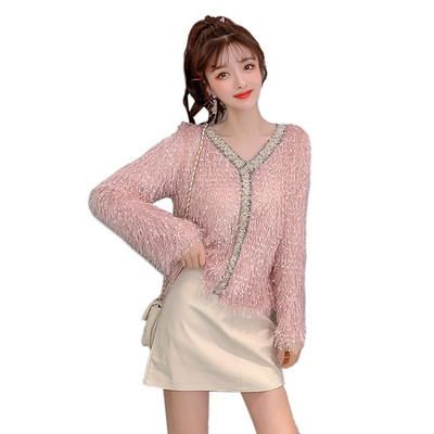 Modern női blúz spitz nyakkivágással és rojtokkal fehér és rózsaszín színben