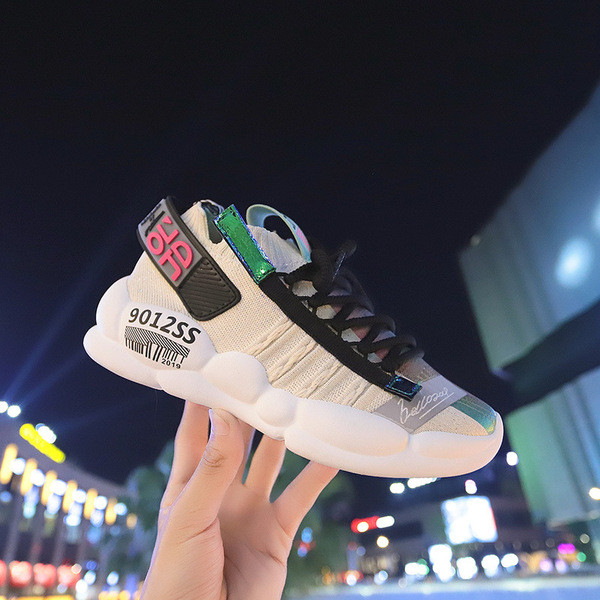 Modern női tornacipő vastag talppal és fűzővel, három színben