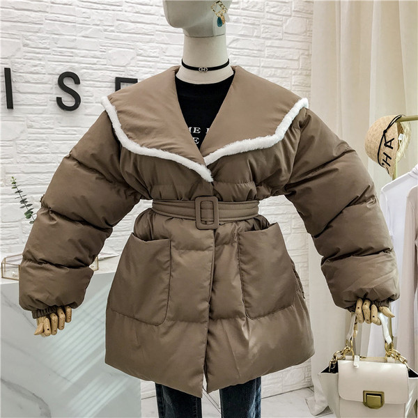 Női kabát övvel és zsebekkel fekete, barna és zöld színben