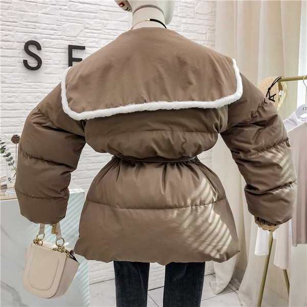 Női kabát övvel és zsebekkel fekete, barna és zöld színben