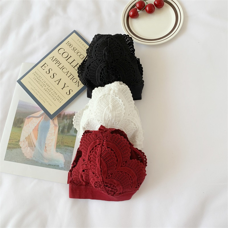 Модерен  дамски дантелен сутиен в три цвята