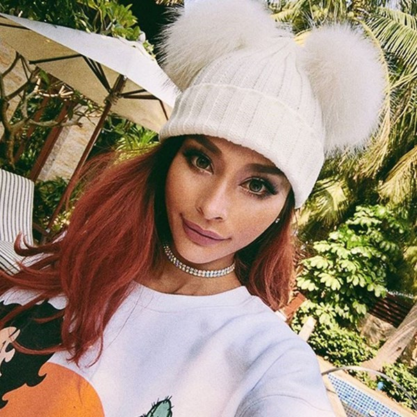 Palarie de dama moderna cu puf in mai multe culori