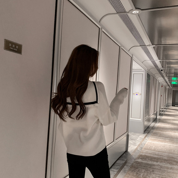 Pulover casual dama cu guler de culoare alba