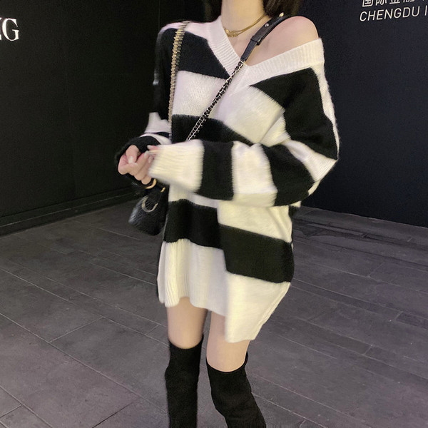 Μακρύ και φαρδύ ριγέ πουλόβερ με λαιμόκοψη