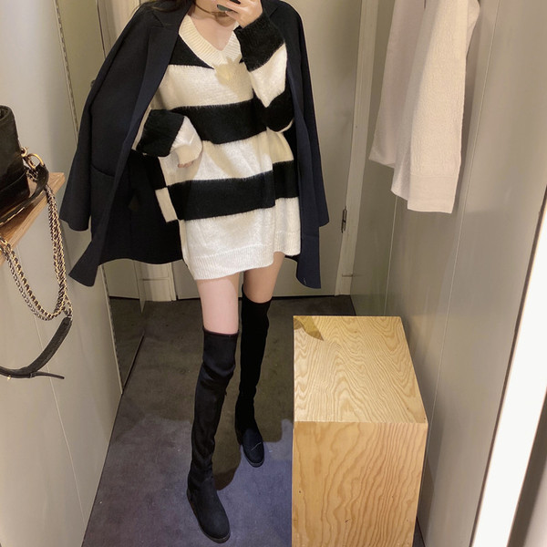 Μακρύ και φαρδύ ριγέ πουλόβερ με λαιμόκοψη