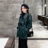 Μακρύ οικολογικό δερμάτινο μπουφάν με φερμουάρ σε πράσινο χρώμα