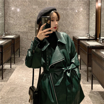 Μακρύ οικολογικό δερμάτινο μπουφάν με φερμουάρ σε πράσινο χρώμα