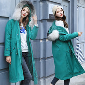 Κομψό χειμωνιάτικο γυναικείο μπουφάν με απαλή επένδυση και πολύχρωμη γούνα σε διάφορα χρώματα