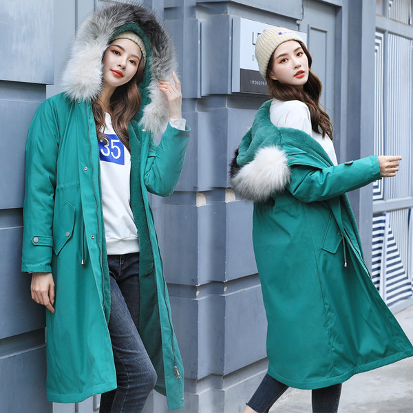 Κομψό χειμωνιάτικο γυναικείο μπουφάν με απαλή επένδυση και πολύχρωμη γούνα σε διάφορα χρώματα