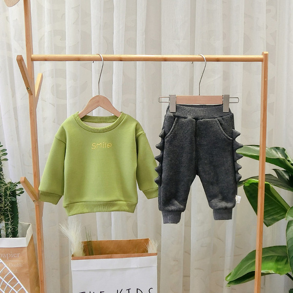 Modern gyerek sportnadrág fiúknak szürke és fekete színben