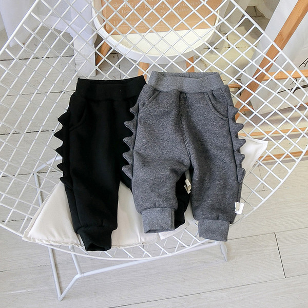 Modern gyerek sportnadrág fiúknak szürke és fekete színben