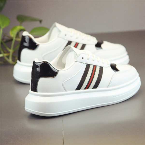 Μοντέρνα γυναικεία παπούτσια με δεσμούς σε δύο χρώματα