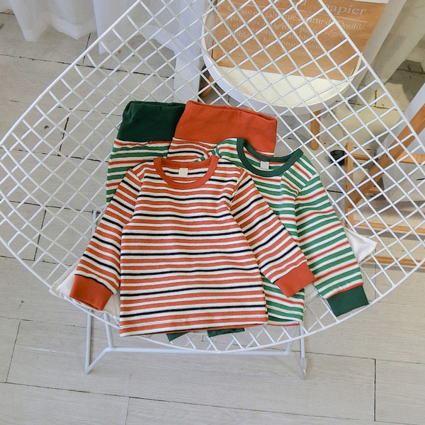 Set zilnic pentru copii în dungi pentru băieți în două părți în verde și portocaliu