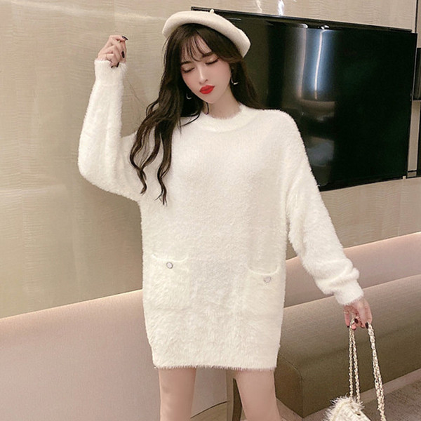 Καθημερινό γυναικείο πουλόβερ με τσέπη και κουμπιά σε λευκό και ροζ χρώμα