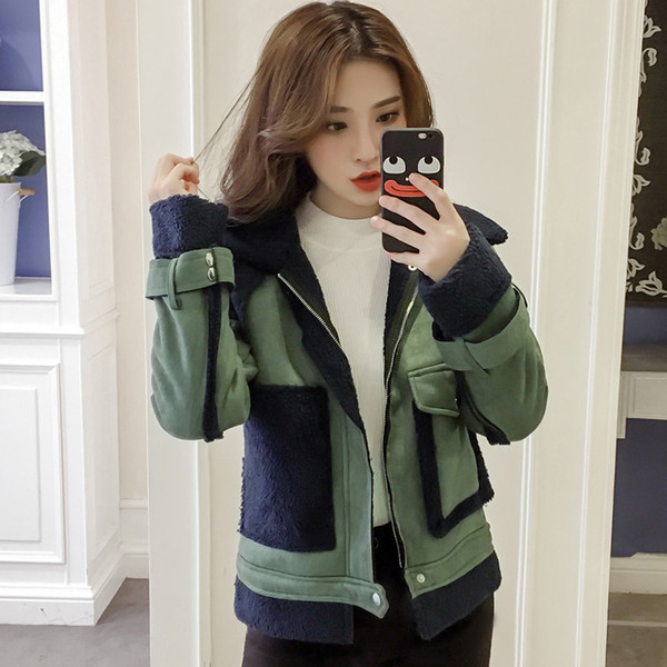 Модерно дамско късо палто с копчета и цип в зелен цвят