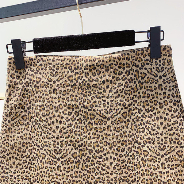 Μοντέρνα γυναικεία φούστα λεοπάρδαλη πριντ