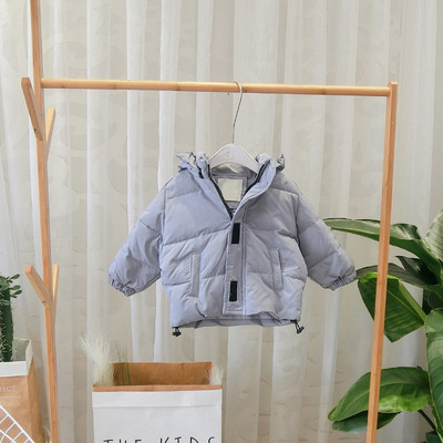 Modern gyerekkabát fiúknak kék, sárga és kék kapucnival