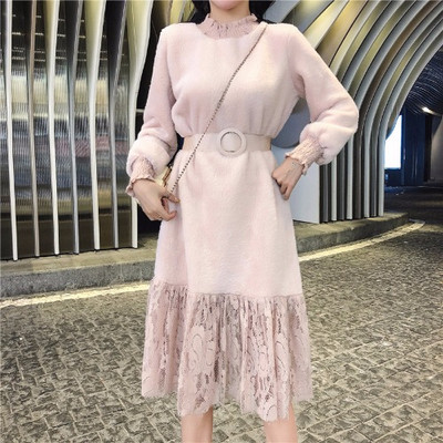 Rochie lungă din puf cu curea și dantelă în două culori