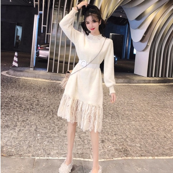 Rochie lungă din puf cu curea și dantelă în două culori