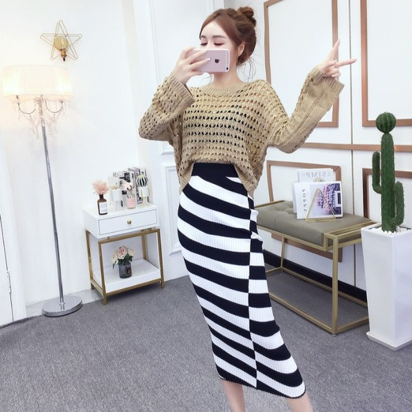 Vékony pulóver bézs, fekete és fehér színben