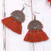 Stílusos női fülbevaló rojtokkal, négy színben