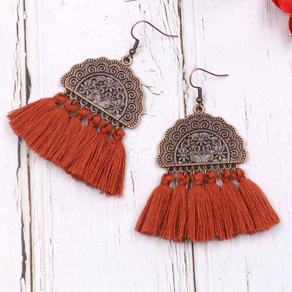 Stílusos női fülbevaló rojtokkal, négy színben