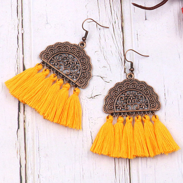 Stílusos női fülbevaló rojtokkal, négy színben