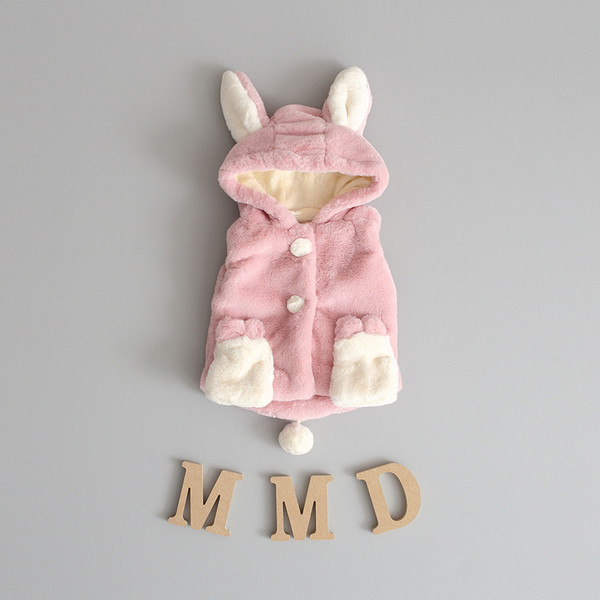 Γούνινο παιδικό γιλέκο με κουκούλα και 3D διακόσμηση σε λευκό και ροζ χρώμα
