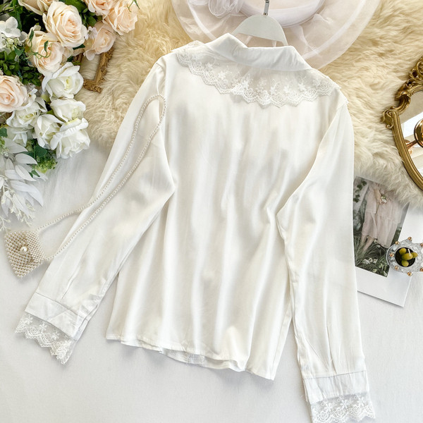 Μοντέρνο γυναικείο πουκάμισο με δαντέλα και κουμπιά σε διάφορα χρώματα